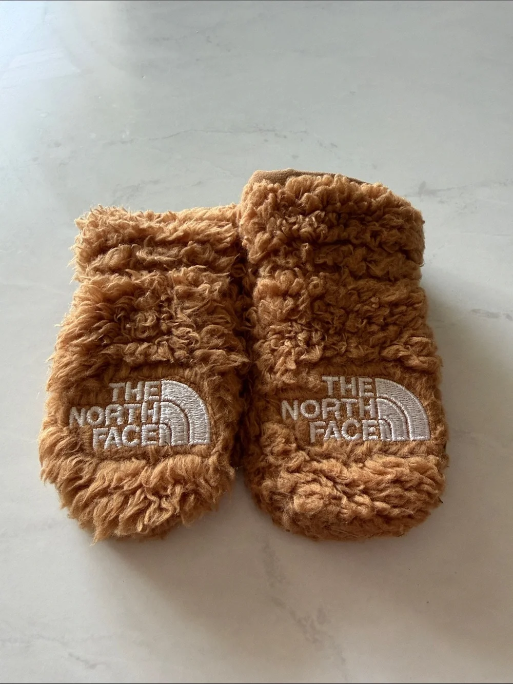 The North Face Kids Sherpa Mittens in Camel Brown